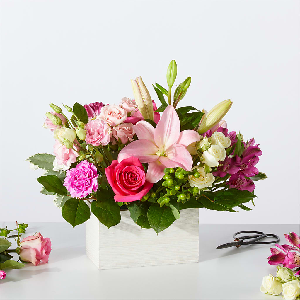 Sweetberry Box – A Florist Original – Petal Pockets, Fontana CA