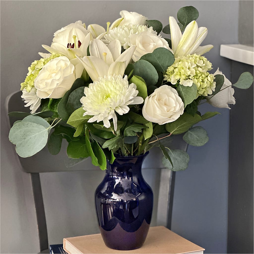 Snowy Dreams Bouquet –  Petal Pockets, Fontana CA